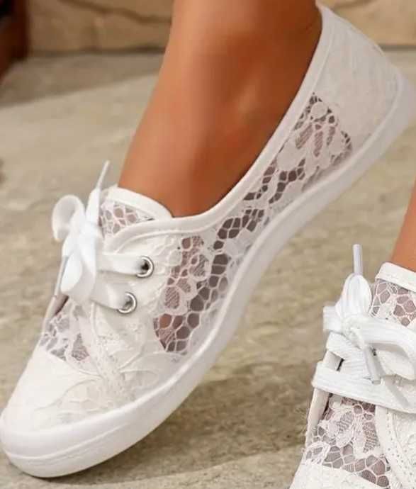 Buty tenisówki koronkowe białe 42