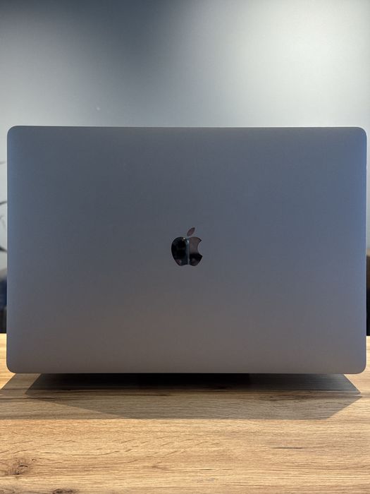 MacBook Pro 16 2019 i9 2.4ghz pro 5500 8gb !! Гарантія від магазину !!