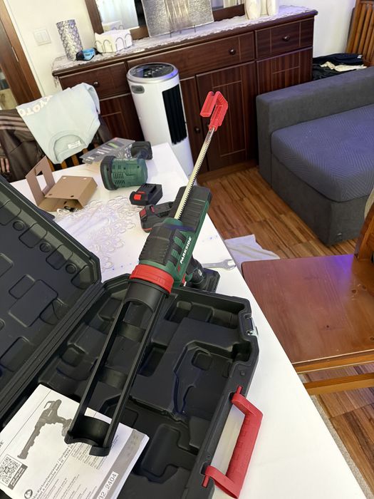 NOVA: Pistola de Calafetagem Parkside 20V (Nunca Usada) + Mala