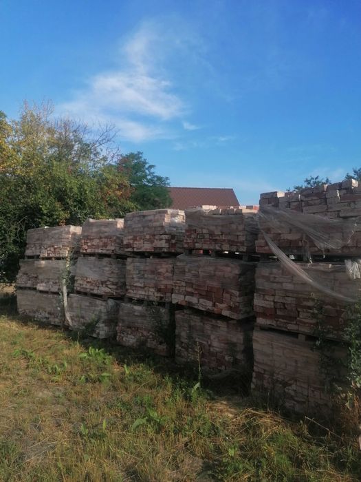 Stara cegła z rozbiurki