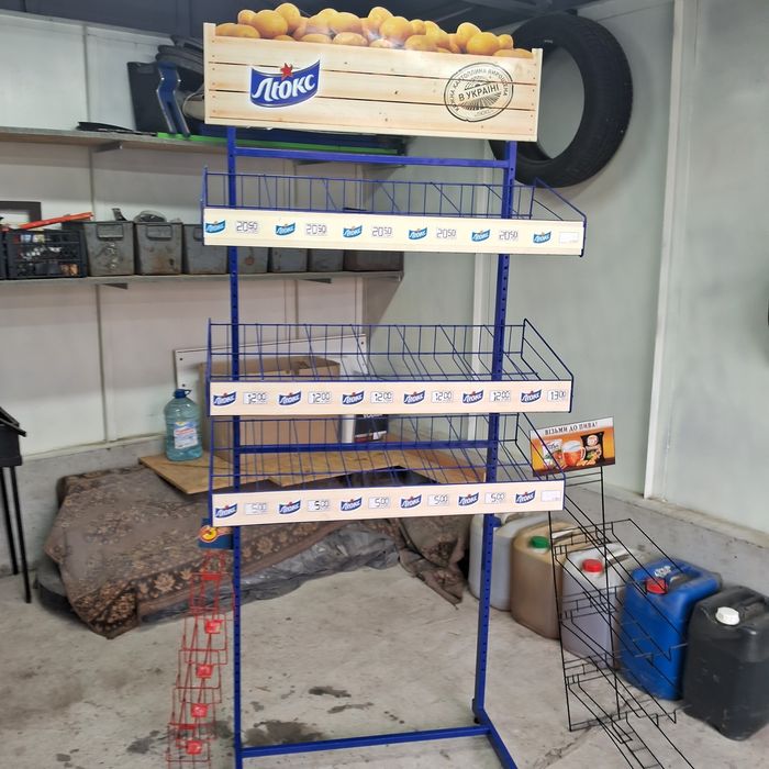 Торгова стійка під чіпси