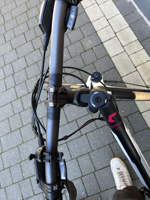 KTM AVENZA Cross Street