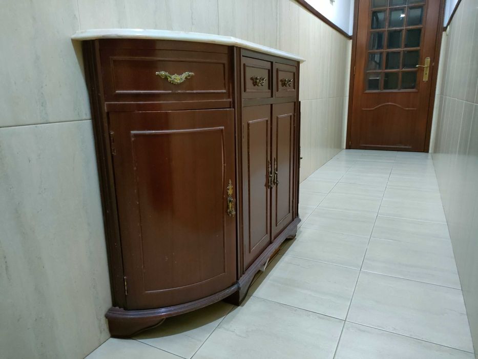 Aparador com espelho