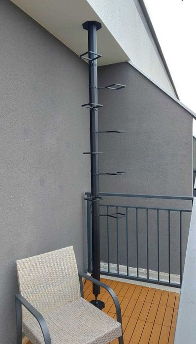 Metalowy kwietnik rozporowy - lampa led