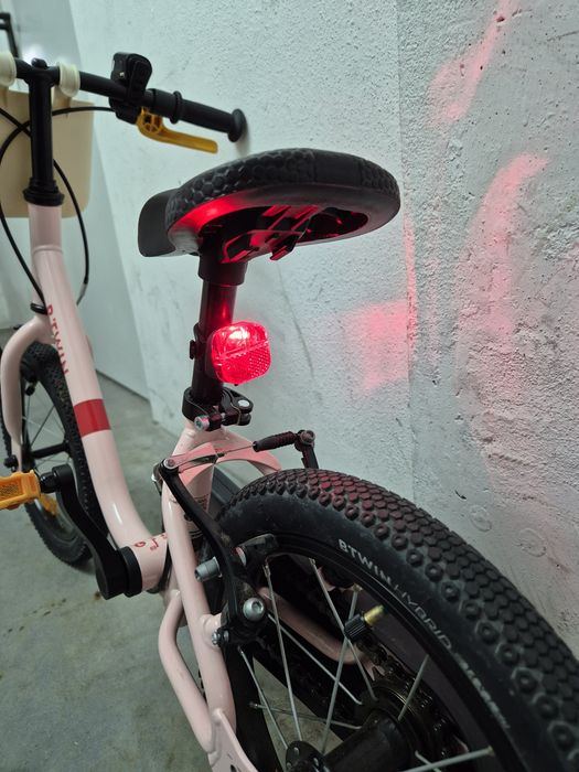Bicicleta aprendizagem rosa com cesto e rodinhas incluido - 3-5 anos