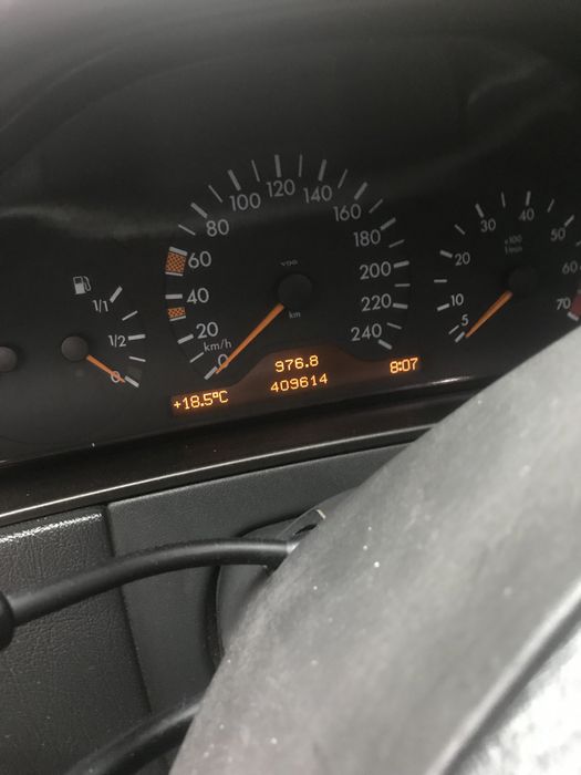 Мерседес E210 2,4 бензин