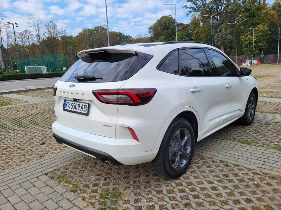 Власник ПРОДАМ Ford Escape 2024