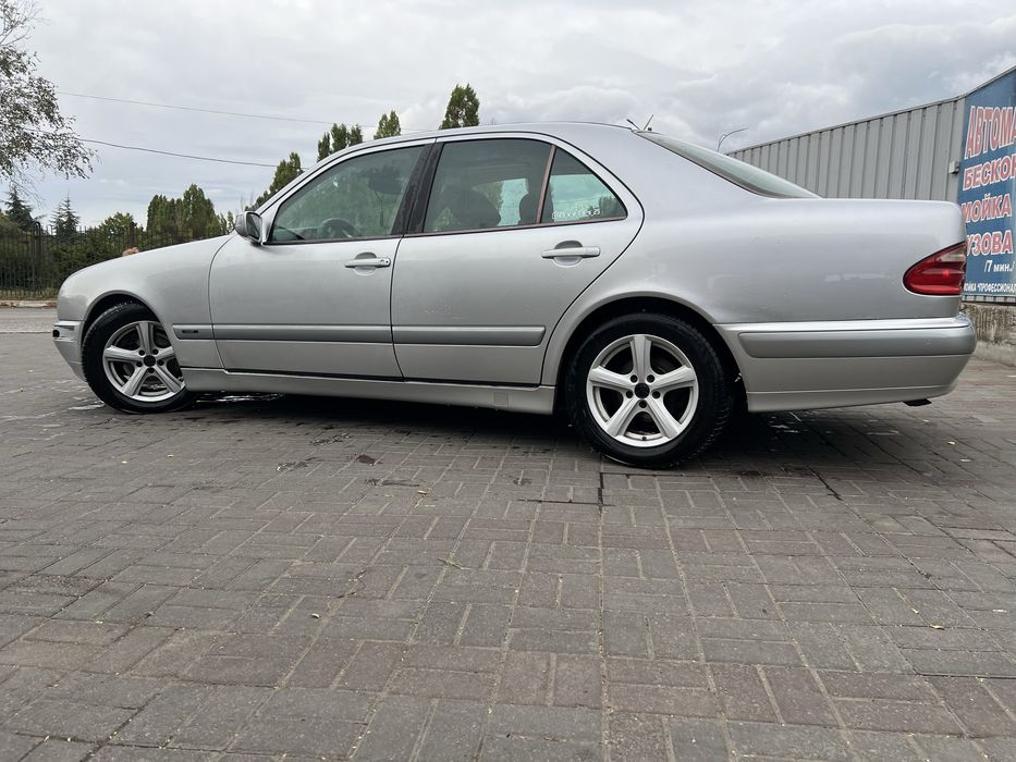 Mercedes-Benz E-Class (W210)