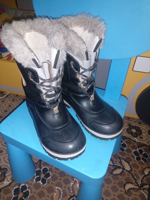 Продам чобітки дитячі.