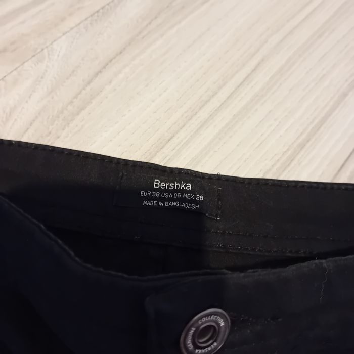 Bershka czarne jeansy rurki wysoki stan M