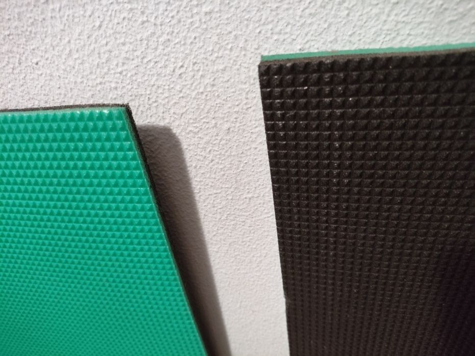 Tapece de ginástica, em estado novo.