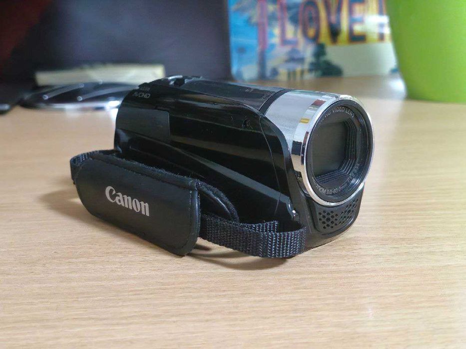 Цифрова відеокамера Canon LEGRIA HF R27