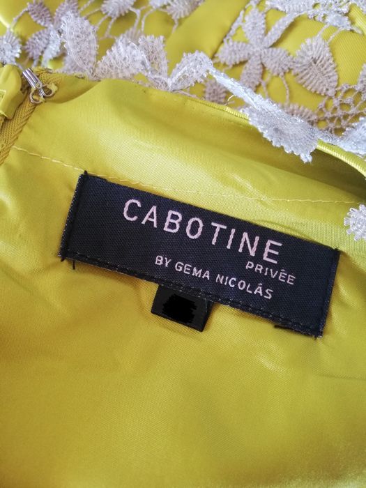 Vestido de cerimónia em amarelo mostarda