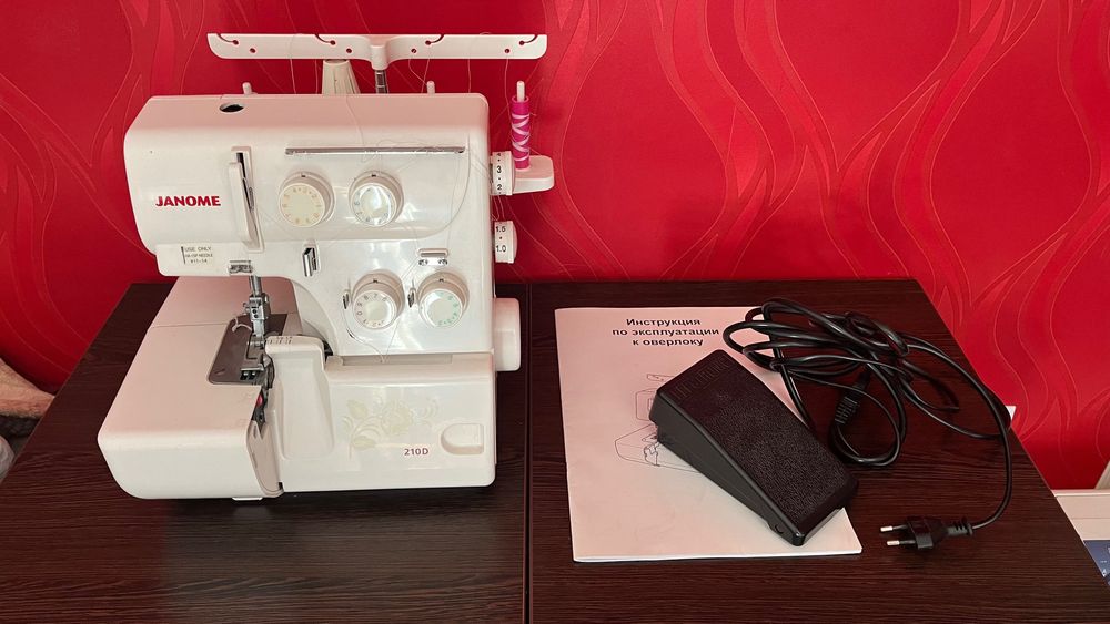 Оверлок Janome 210D в идеальном состояни
