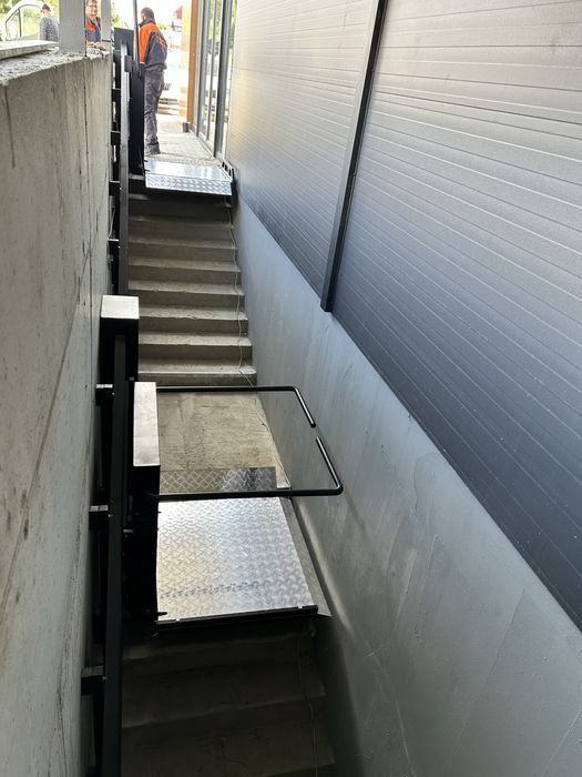 Похилий підйомник для маломобільних груп населення