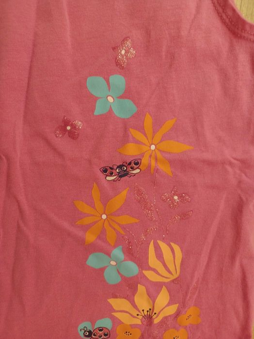 Różowa sukienka na ramiączkach