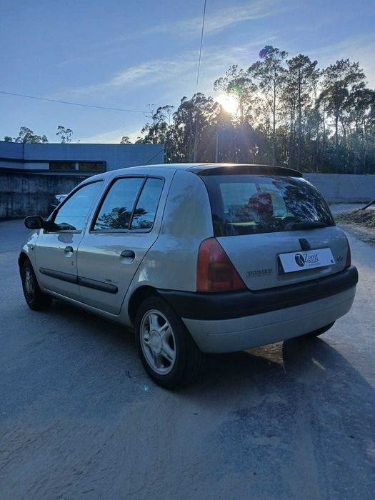 Renault Clio 1.1 de 2001 - Peças Usadas