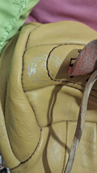 М'яч футбольний,волейбольний,шкіряний,новий