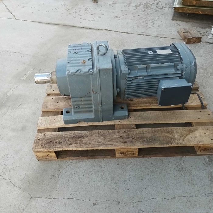 Motoreduktor Sew 11kw 48 onr/min oś 70mm