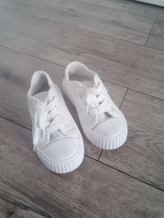 Białe trampki dziewczęce