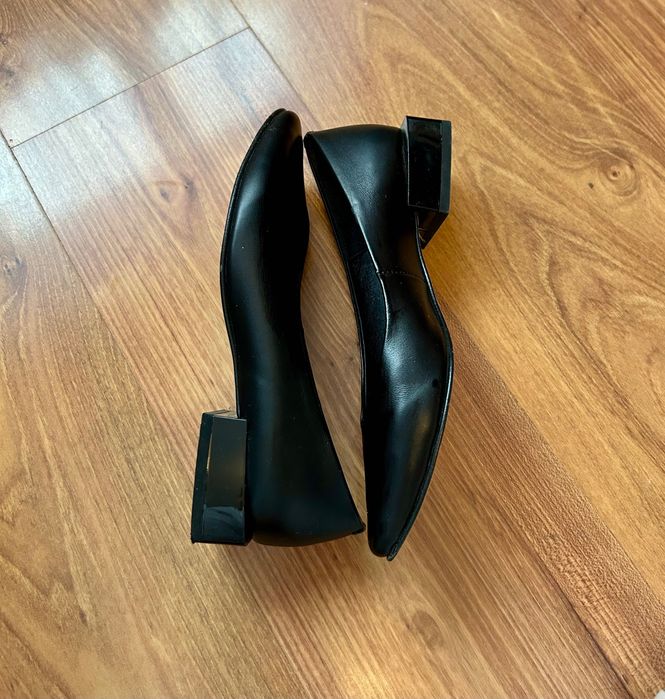 Шкіряні чорні балетки Balance