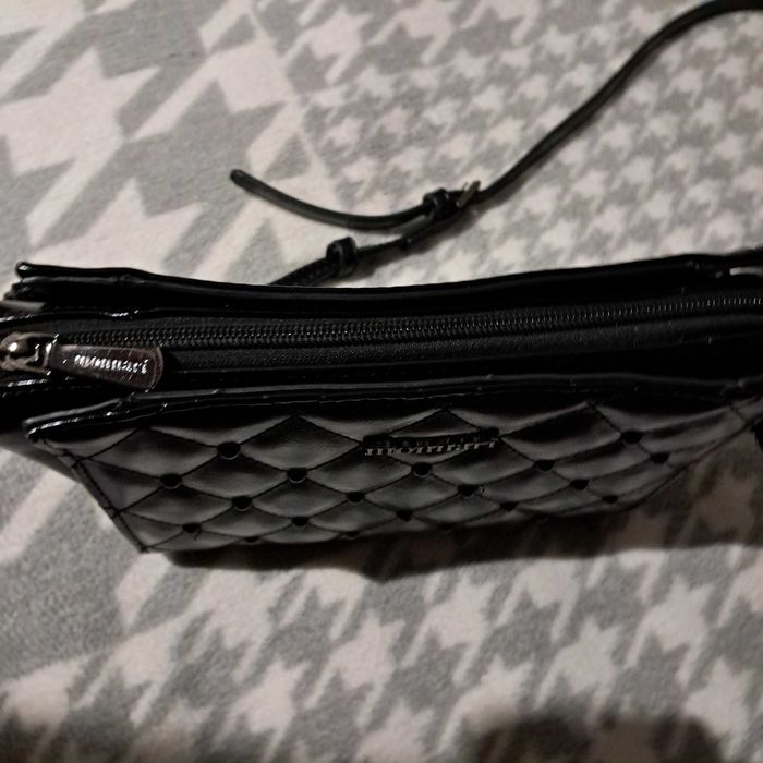 Czarna lakierowana torebka Monnari jak nowa