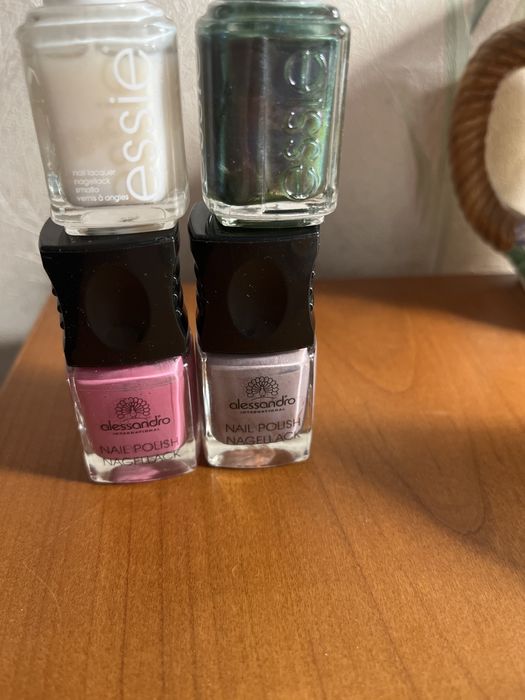 Лаки Essie.  Лаки Alessandro, Anny. OPI.