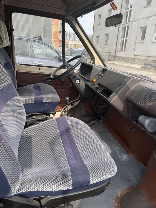 Автомобіль Renault Trafic