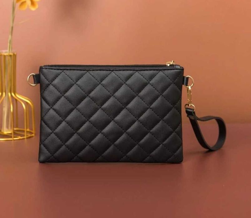 Elegancka torebka kopertówka pikowana czarna