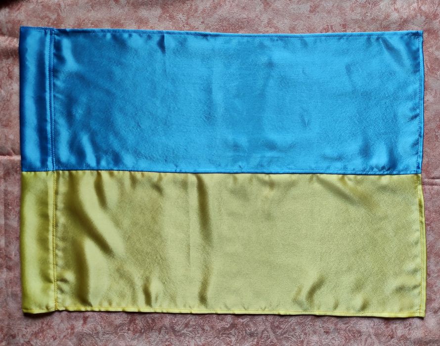 Прапор України під древко