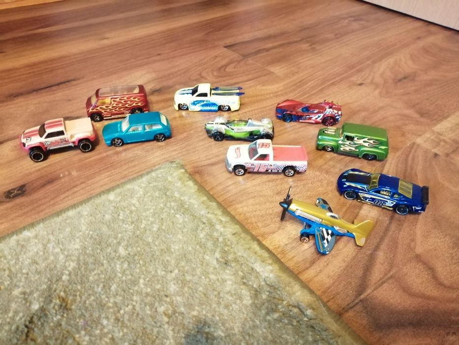 9 aut i helikopter hot wheels
