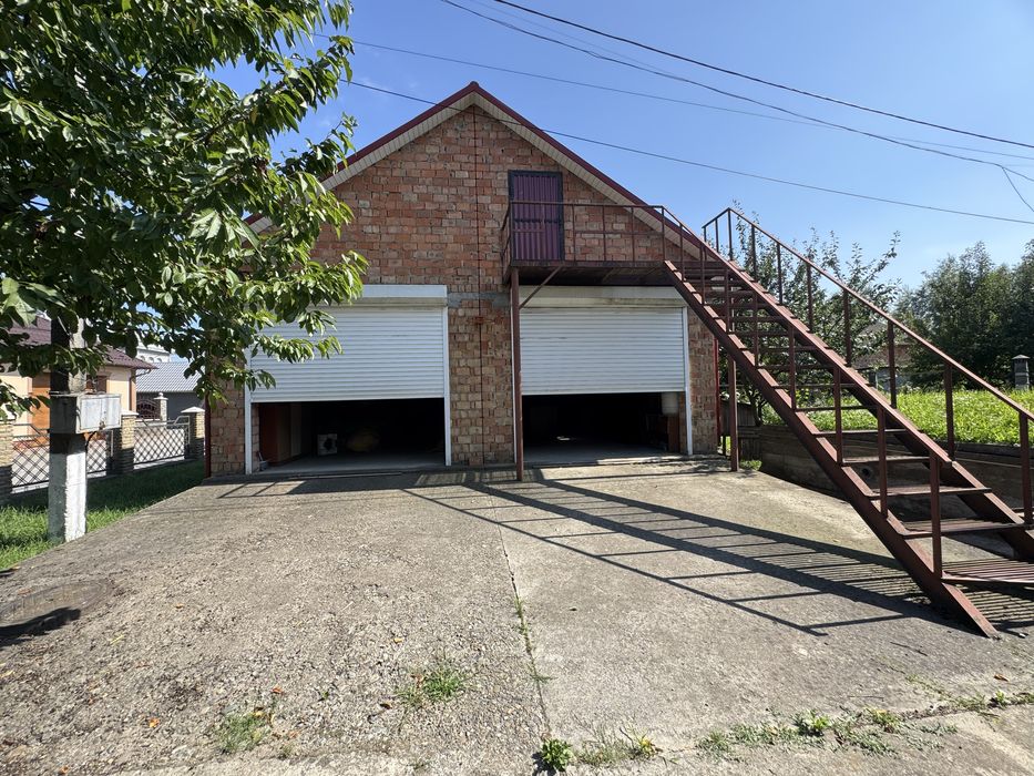 Земельна ділянка, 0.10 га, з будівлею 140 м. кв.