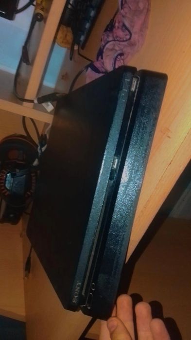 ps4 pro/ ps4 slim