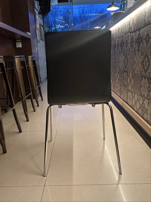 Cadeiras Pretas de restauração