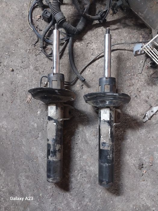 Стойки передні шкода Kodiaq