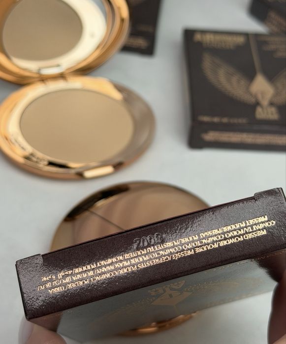 Пудра для обличчя Charlotte Tilbury 02