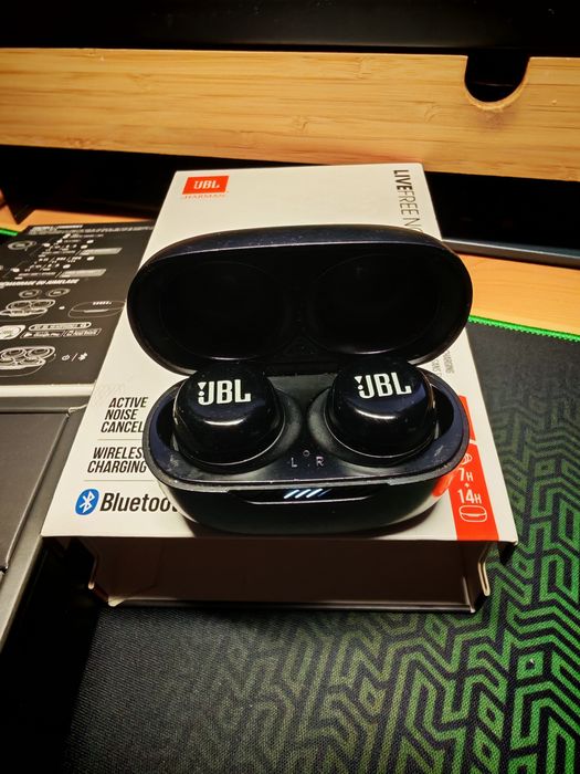 JBL Live free NC+ TWS - uszkodzona prawa słuchawka