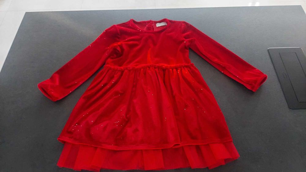 Sprzedam aksamitną sukieneczkę, rozmiar 116.