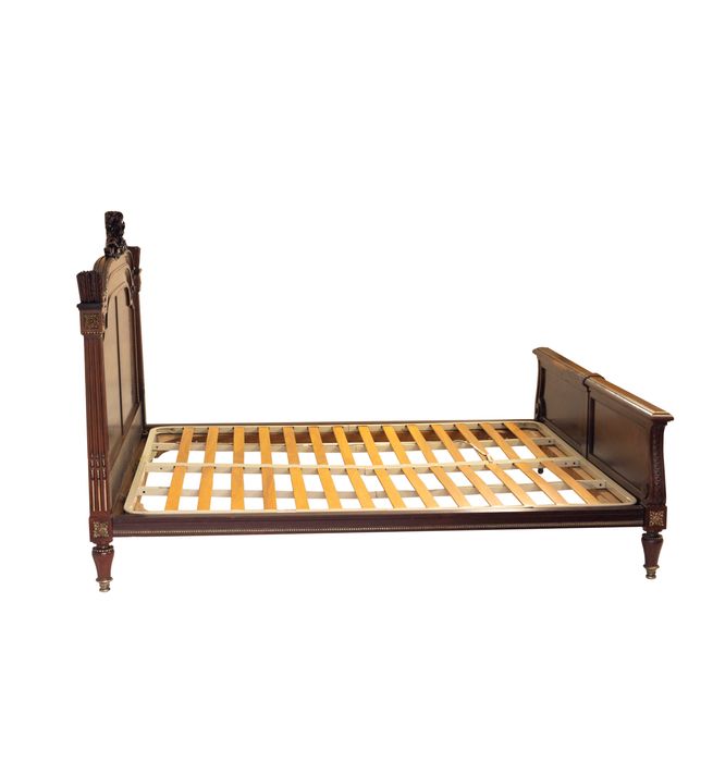 Cama Pau Santo Napoleão III, Painéis Florais Lacre, Século XIX