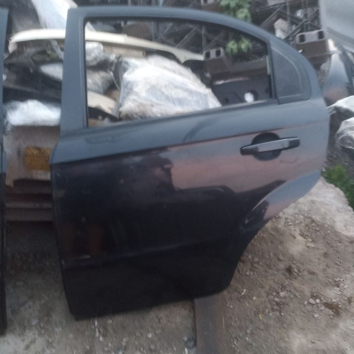 Шевроле авео т250 седан задні праві двері