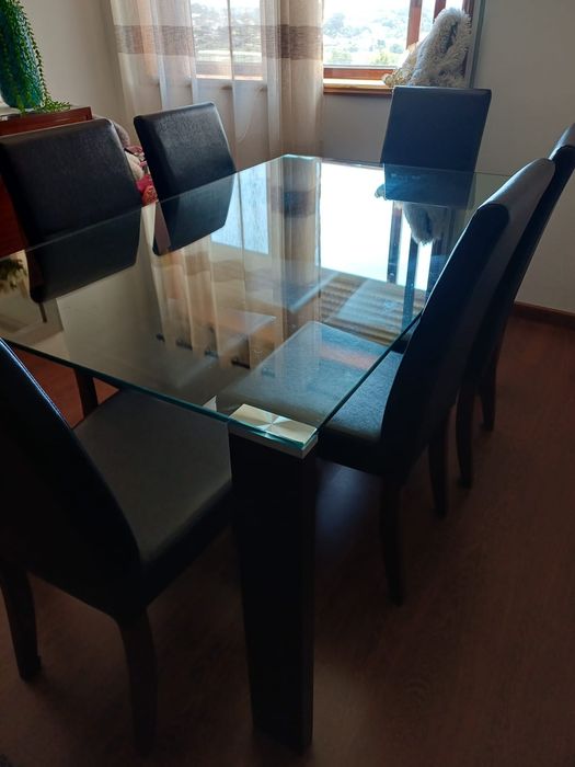 Vendo mesa tampo vidro mais cadeiras