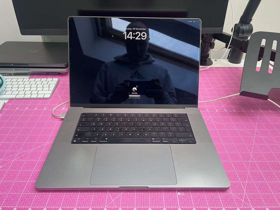 MacBook Pro 16” M1 Max 32 GB RAM 1 TB SSD Space Grey A2485
