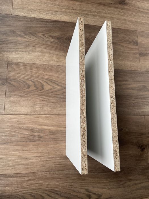 Białe półki do szafki Agata