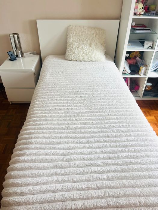 Cama de Solteiro Malm c/ gavetões e colchão