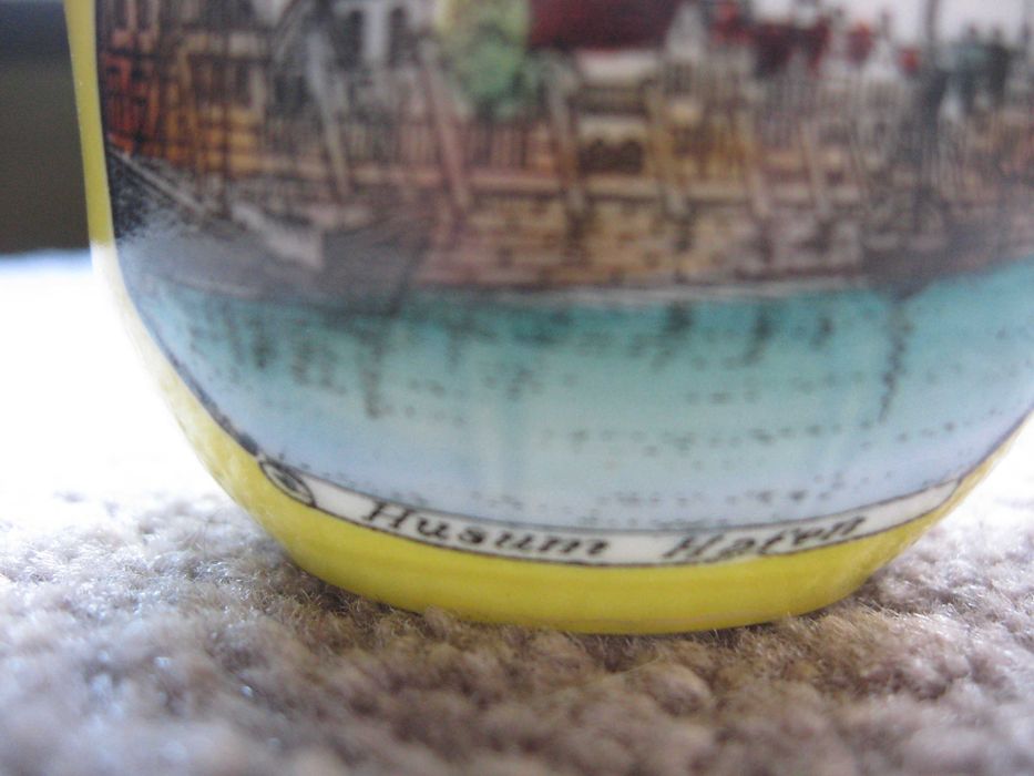 Ozdobna filiżanka z widokiem portu Husum Niemcy Schlezwik Holsztyn