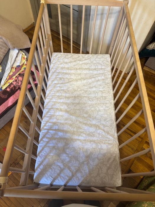 Дитяче ліжко з маятником