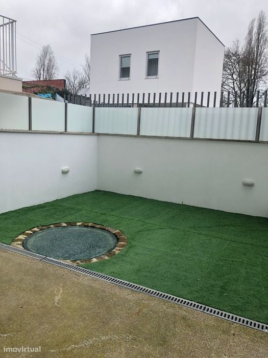 Apartamento T2 c/ terraço e churrasqueira no Centro de Braga.