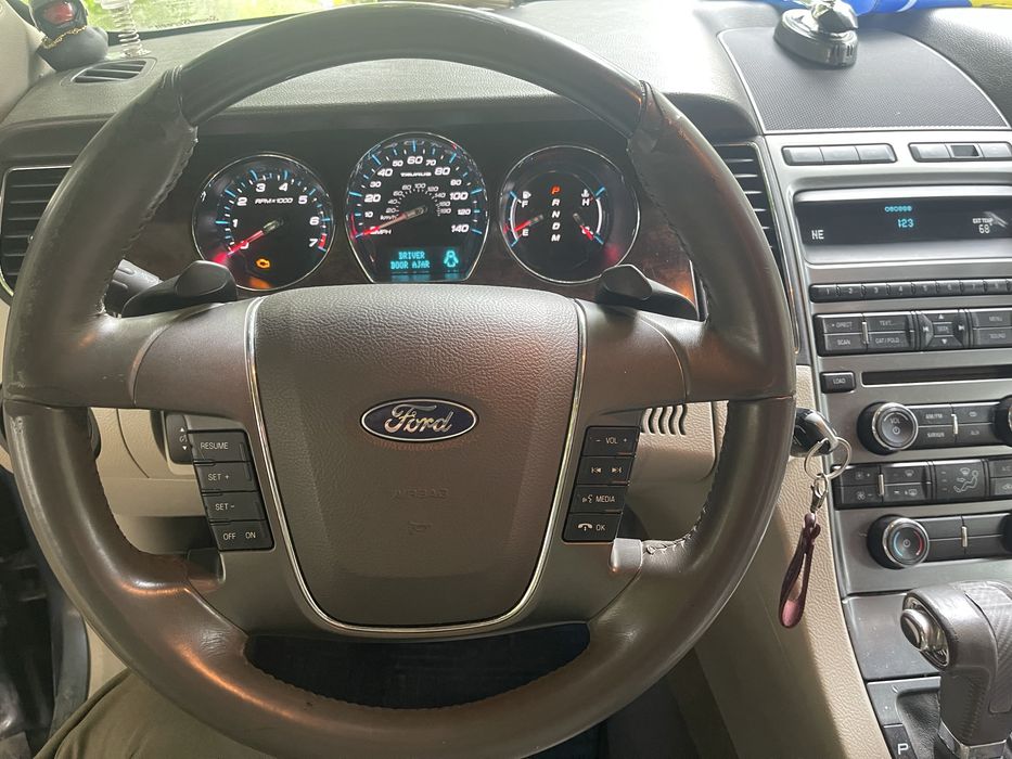 Продаеться Ford Taurus