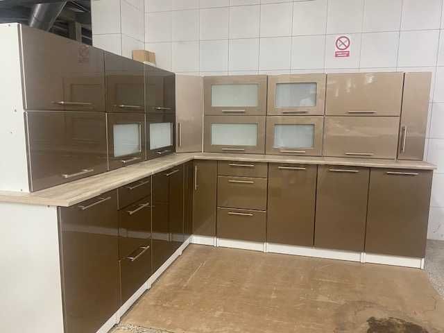 Wyprzedaż mebli kuchennych