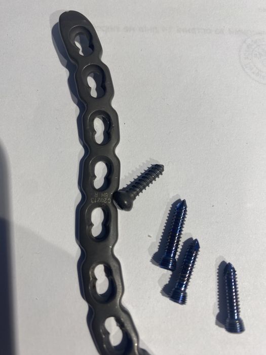 Титанова пластина для ключиці. Ліва С20213 8Н R